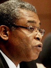 Haïti - Reconstruction : Jean-Max Bellerive critique et défend son gouvernement