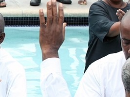 Haiti - Religion : 20,000 Adventist baptisms at Sylvio Cator Stadium