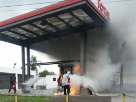 Haïti - Sécurité : Des manifestants mettent le feu à une station service TOTAL
