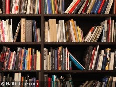 Haiti - Education : Former President Fernández donates 13,000 books to the University Henri Christophe